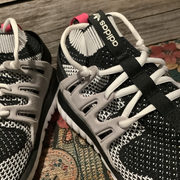 🤡BOGO🤡 ADIDAS Tubular Nova Primeknit in Black & White - Mens 7 EU40 - Picture 3 of 12